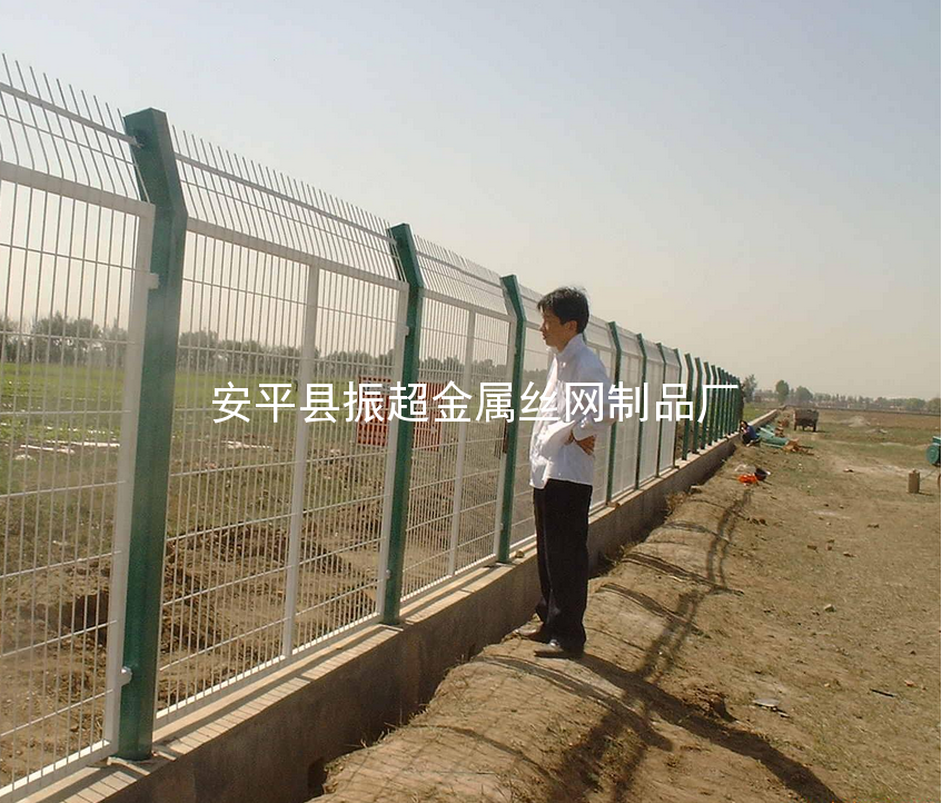 圍欄防護網 鐵絲防護網-http://www.szalgfl.cn
